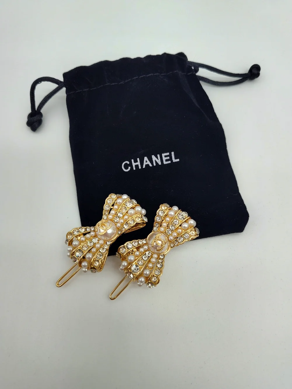 CHANEL CC Pearl Crystal Bow Barrettes Pair Gold Hair Clips 25A France - Picture 1 of 8
